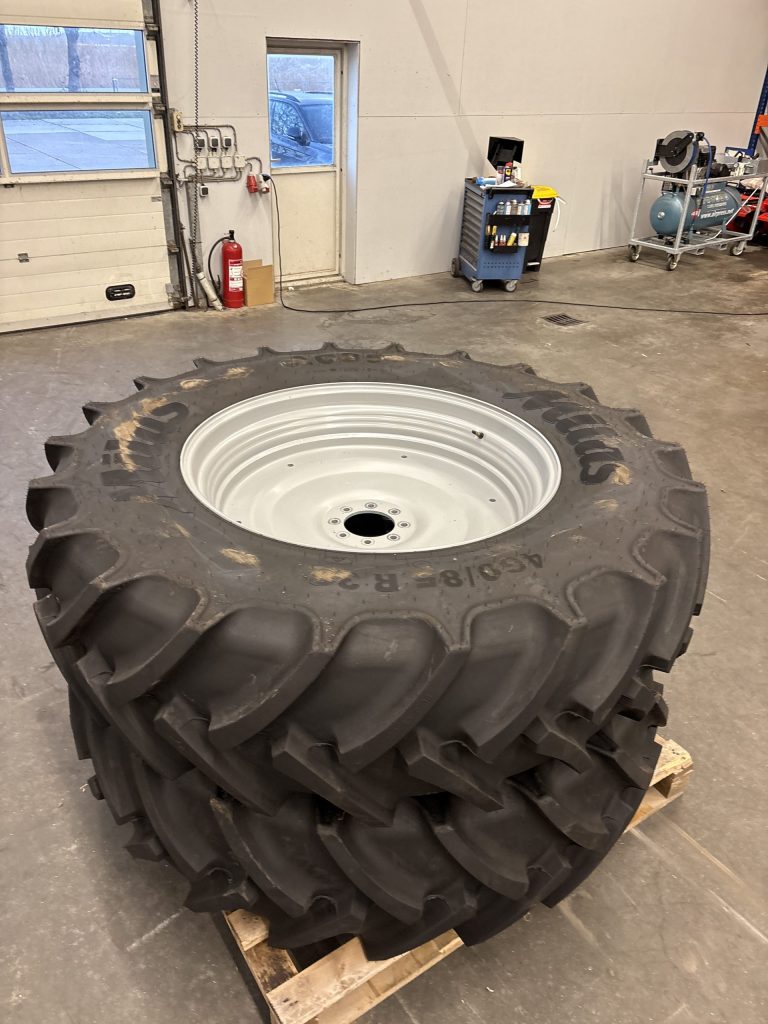 STEL WIELEN 460/85R38 EN 380/85R28 MITAS