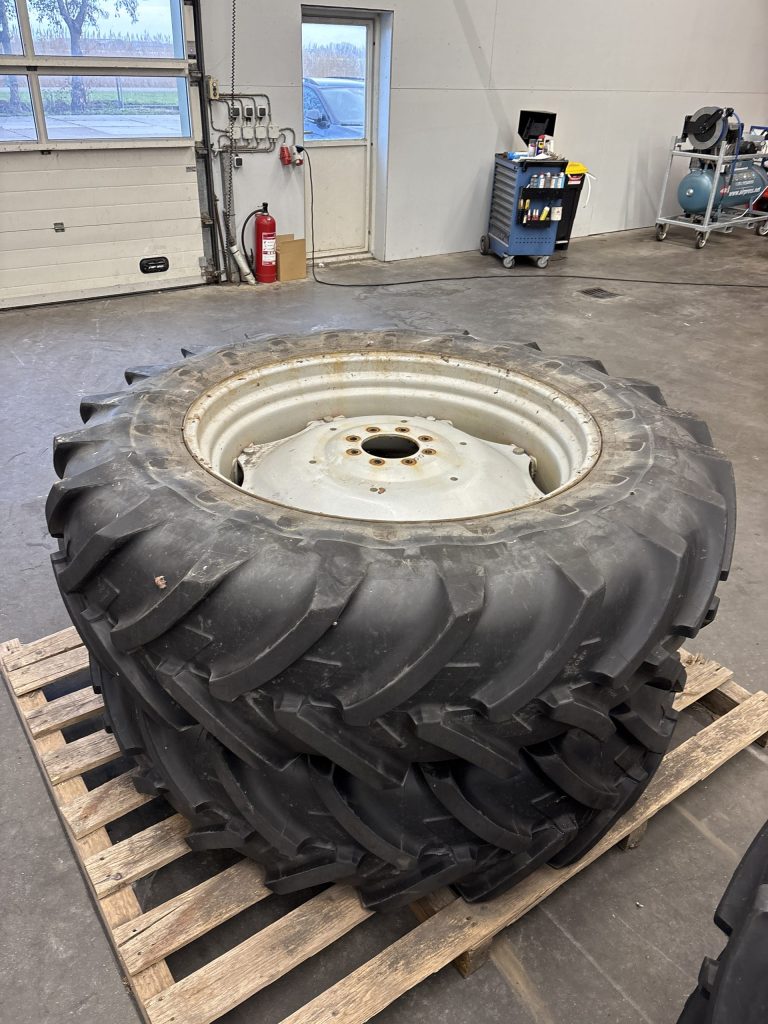 STEL WIELEN 420/85R38 EN 13.6R28 MICHELIN 60%