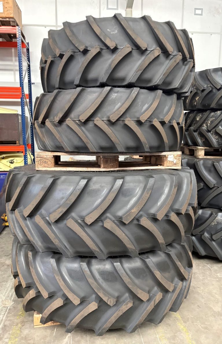 Stel wielen 600/65R38 en 480/65R28 Mitas